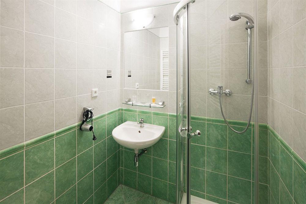 Pytloun Self Check-In Hotel Liberec Bagian luar foto